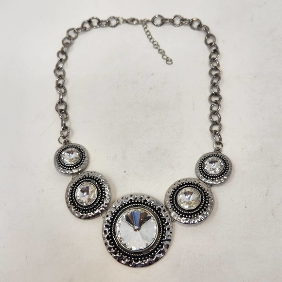 Hammered Medallion Rhinestone Silver Tone Chain Necklace Statement Jewelry - Picture 3 of 6